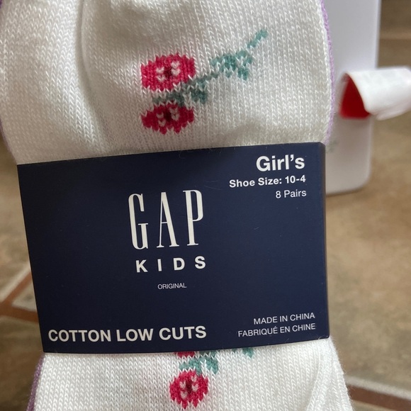 5 for $25 GAP Kids White and Purple Low Cut Socks - Picture 5 of 5